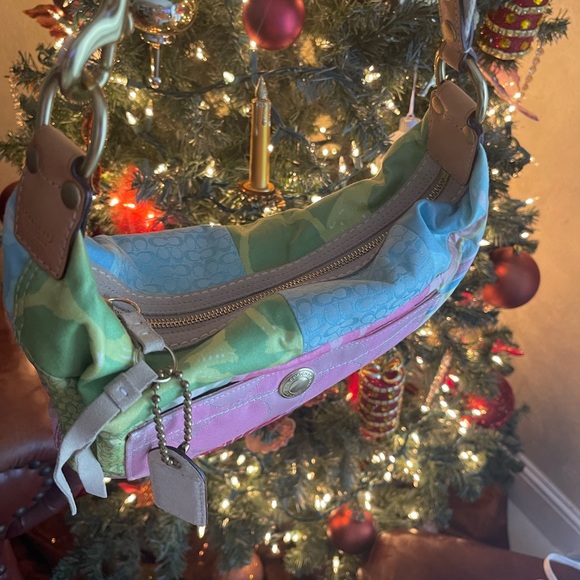 Coach - Picture 12 of 16